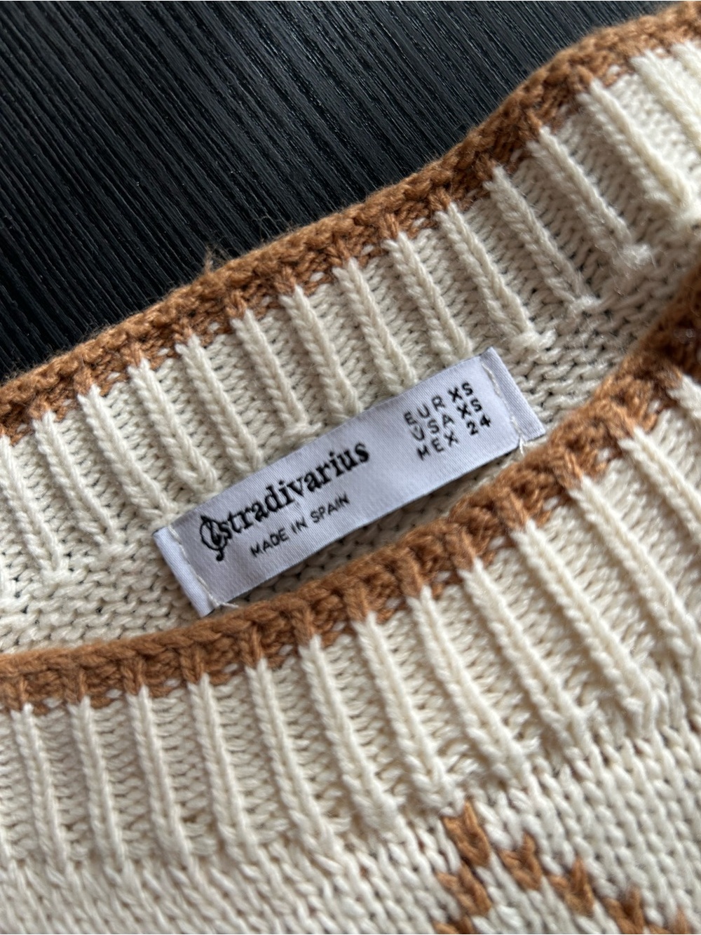 Cream and Brown Argyle Cropped Sweater - Picture 4 of 5